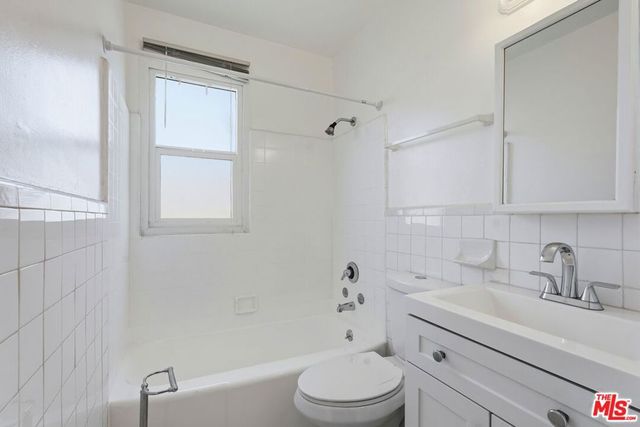 4186 Leimert Boulevard, Los Angeles, CA 90008