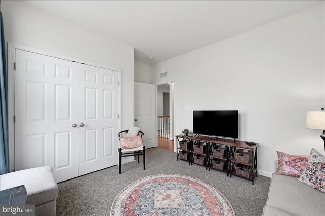 109 SHALLOW CREEK DR, Ranson, WV 25438