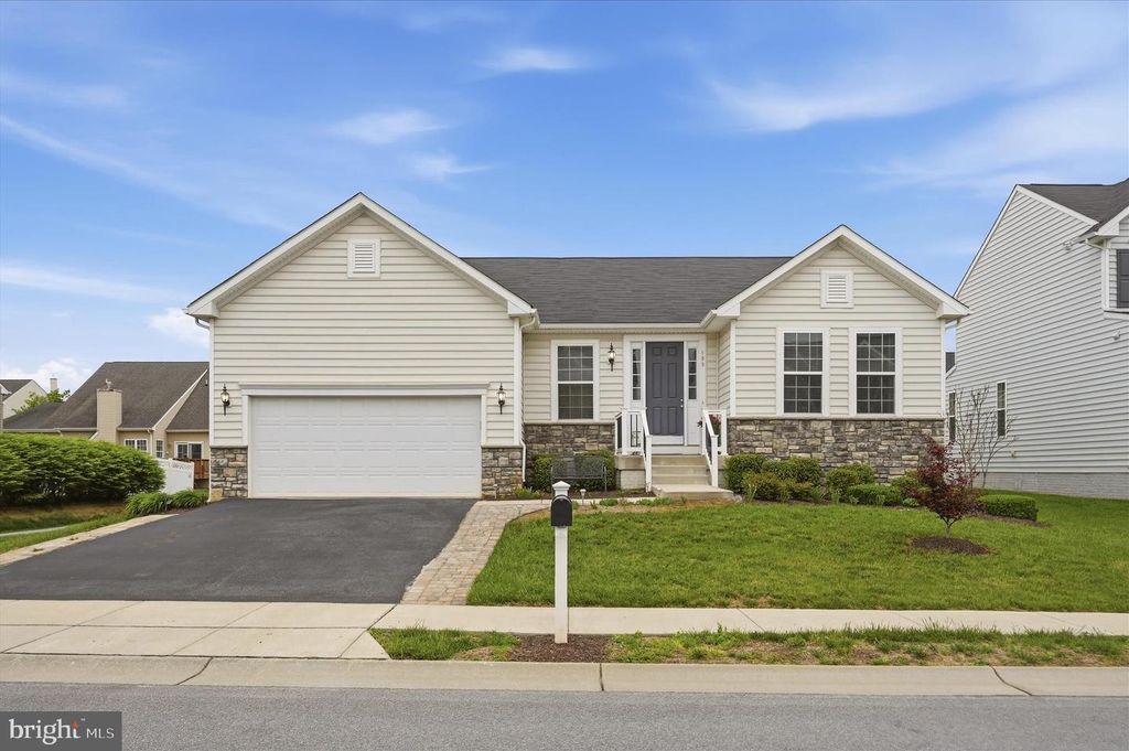 109 SHALLOW CREEK DR, Ranson, WV 25438