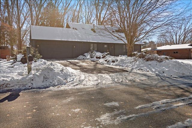 2640 Queensland Lane N, Plymouth, MN 55447