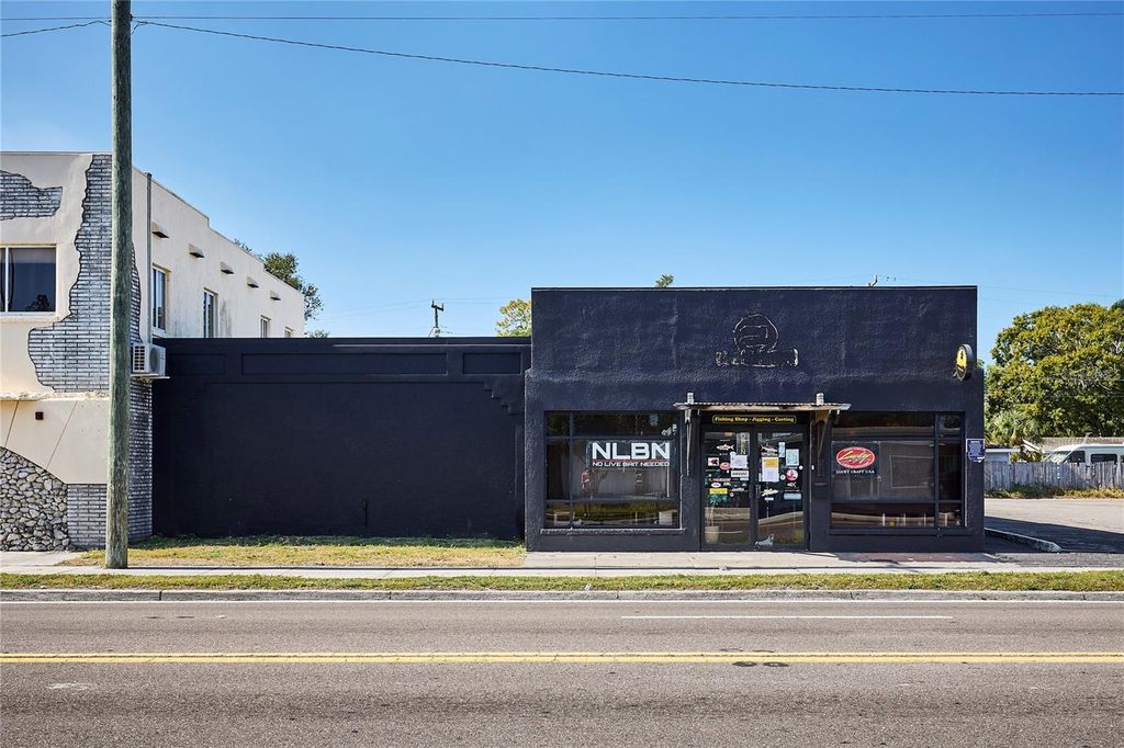 Image 1 of property listing at 1834 TAMIAMI TRAIL, Bradenton, FL 34205