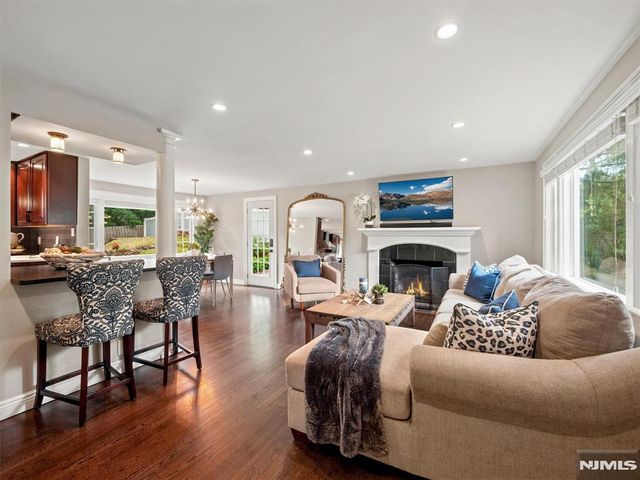 47 W Saddle River Road, Waldwick, NJ 07463