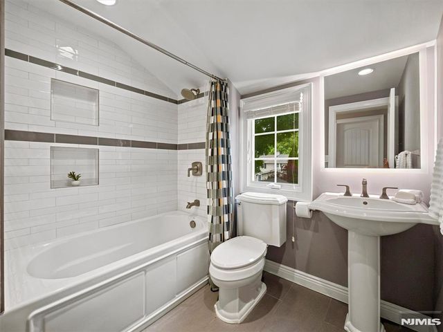 47 W Saddle River Road, Waldwick, NJ 07463
