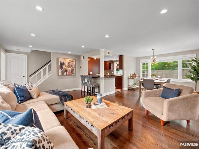 47 W Saddle River Road, Waldwick, NJ 07463