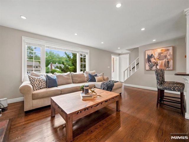 47 W Saddle River Road, Waldwick, NJ 07463