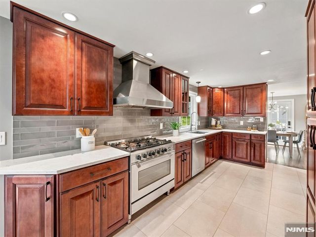 47 W Saddle River Road, Waldwick, NJ 07463