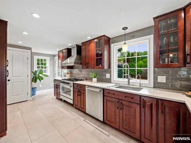 47 W Saddle River Road, Waldwick, NJ 07463