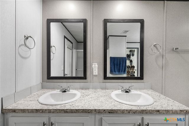 592 Oaklawn Drive, Rockdale, TX 76567