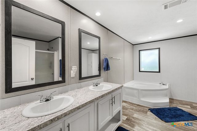 592 Oaklawn Drive, Rockdale, TX 76567