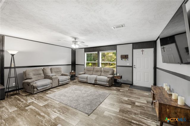 592 Oaklawn Drive, Rockdale, TX 76567