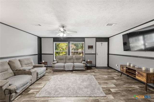 592 Oaklawn Drive, Rockdale, TX 76567