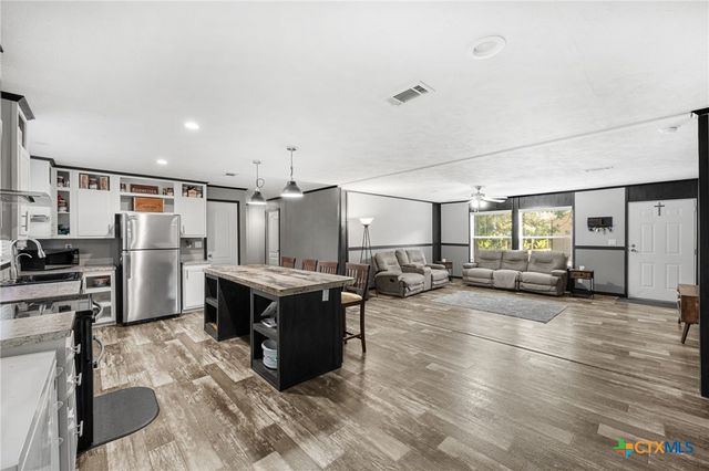 592 Oaklawn Drive, Rockdale, TX 76567