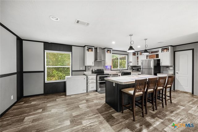 592 Oaklawn Drive, Rockdale, TX 76567