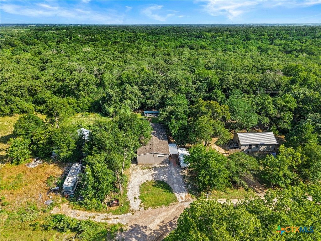 592 Oaklawn Drive, Rockdale, TX 76567