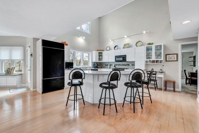 35 Punkhorn Point Rd, Mashpee, MA 02649