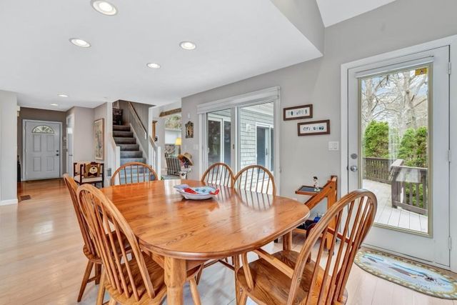 35 Punkhorn Point Rd, Mashpee, MA 02649