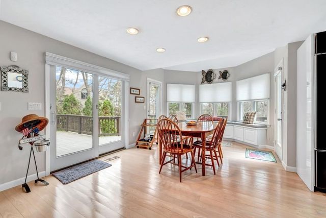 35 Punkhorn Point Rd, Mashpee, MA 02649