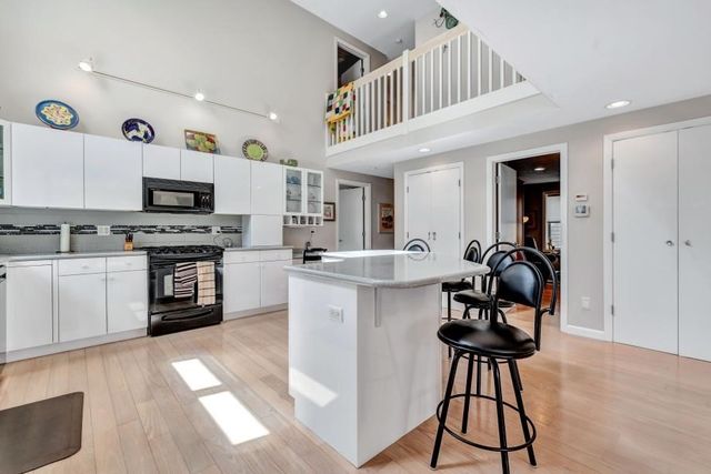 35 Punkhorn Point Rd, Mashpee, MA 02649