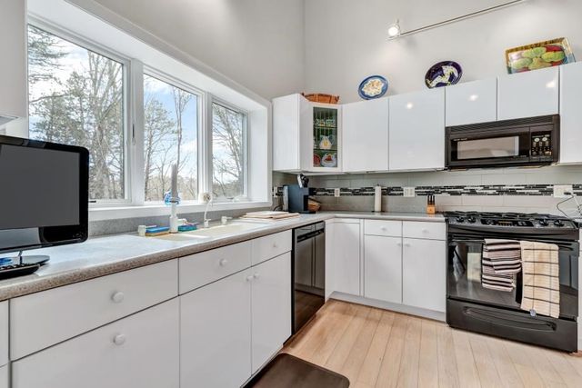 35 Punkhorn Point Rd, Mashpee, MA 02649
