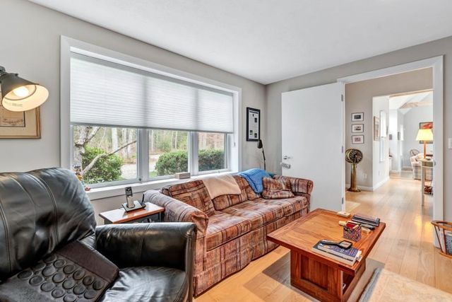 35 Punkhorn Point Rd, Mashpee, MA 02649