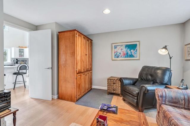 35 Punkhorn Point Rd, Mashpee, MA 02649