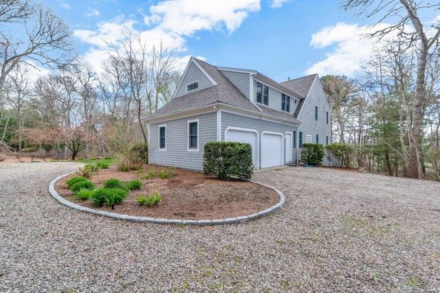35 Punkhorn Point Rd, Mashpee, MA 02649