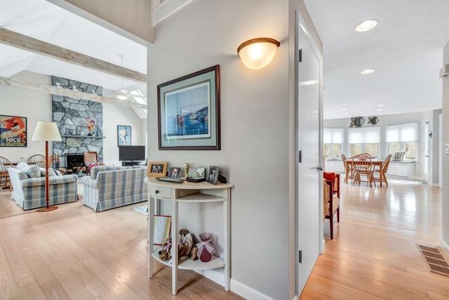 35 Punkhorn Point Rd, Mashpee, MA 02649