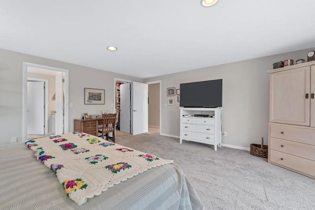 35 Punkhorn Point Rd, Mashpee, MA 02649