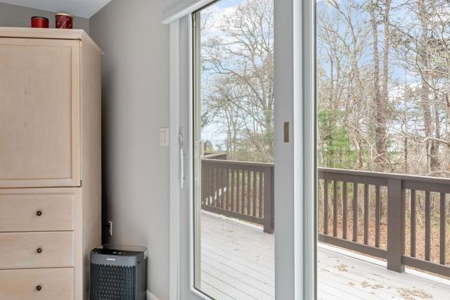 35 Punkhorn Point Rd, Mashpee, MA 02649