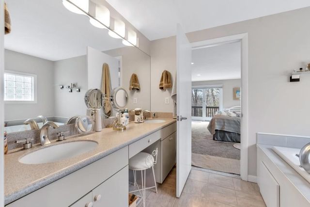 35 Punkhorn Point Rd, Mashpee, MA 02649