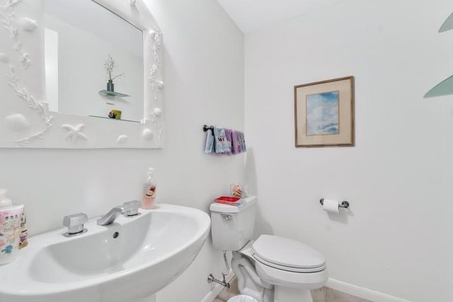 35 Punkhorn Point Rd, Mashpee, MA 02649