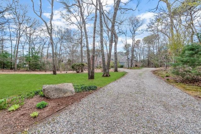 35 Punkhorn Point Rd, Mashpee, MA 02649