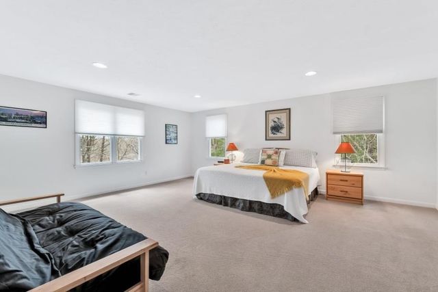 35 Punkhorn Point Rd, Mashpee, MA 02649