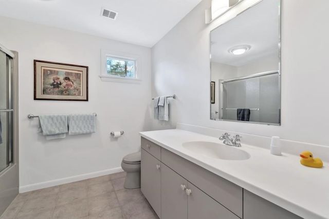 35 Punkhorn Point Rd, Mashpee, MA 02649