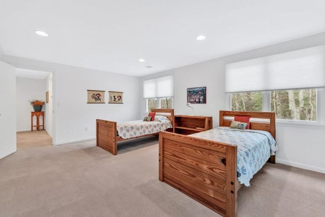 35 Punkhorn Point Rd, Mashpee, MA 02649