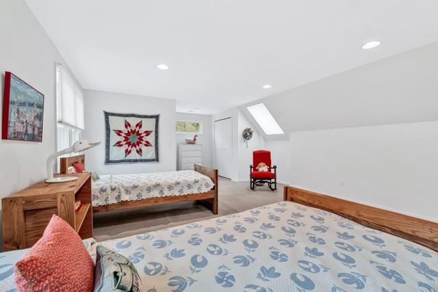 35 Punkhorn Point Rd, Mashpee, MA 02649