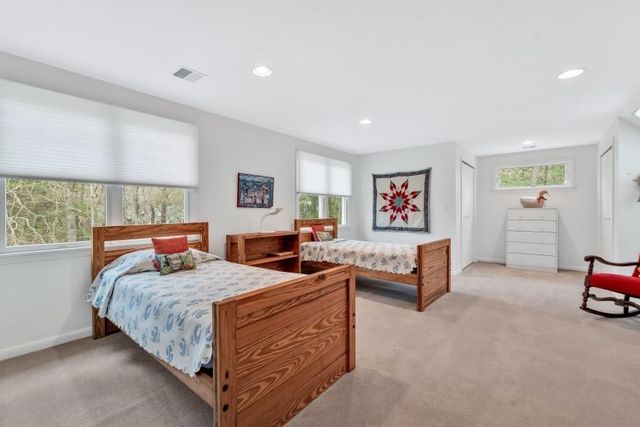 35 Punkhorn Point Rd, Mashpee, MA 02649