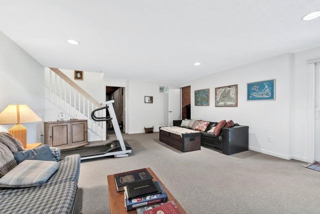 35 Punkhorn Point Rd, Mashpee, MA 02649
