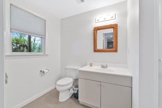 35 Punkhorn Point Rd, Mashpee, MA 02649