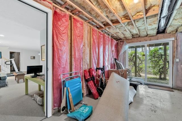 35 Punkhorn Point Rd, Mashpee, MA 02649