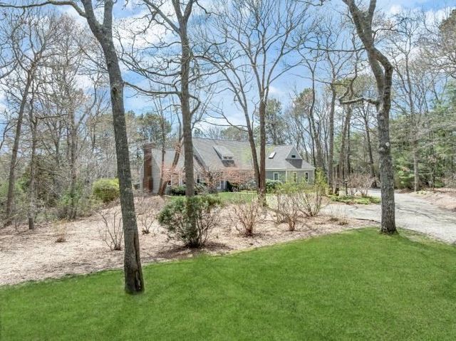 35 Punkhorn Point Rd, Mashpee, MA 02649