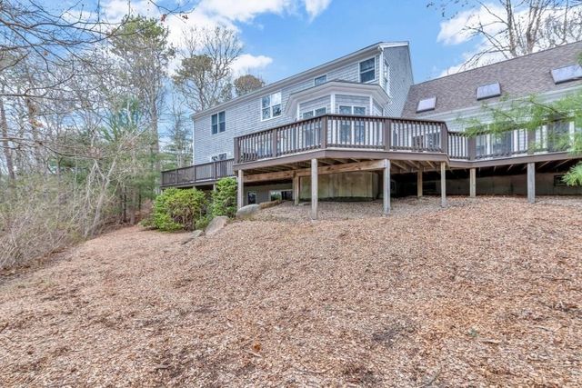 35 Punkhorn Point Rd, Mashpee, MA 02649