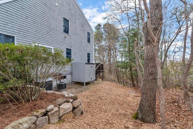 35 Punkhorn Point Rd, Mashpee, MA 02649