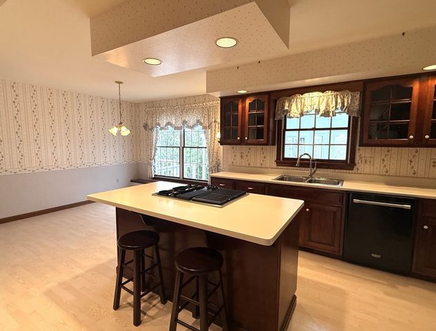 4602 PINEVIEW Court, Erie, PA 16505