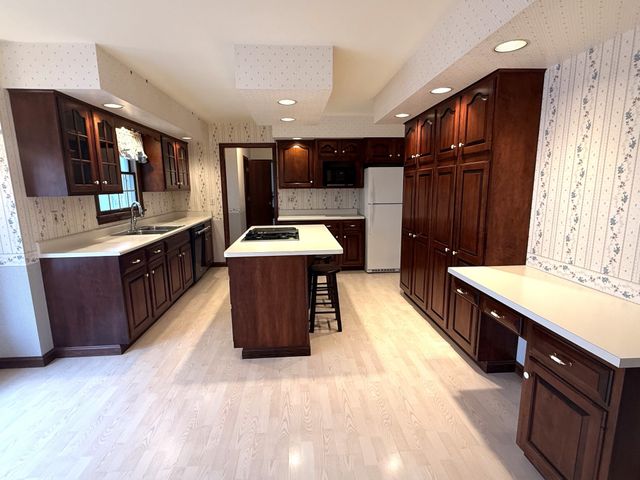 4602 PINEVIEW Court, Erie, PA 16505