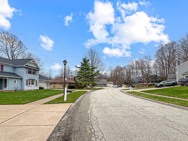 4602 PINEVIEW Court, Erie, PA 16505