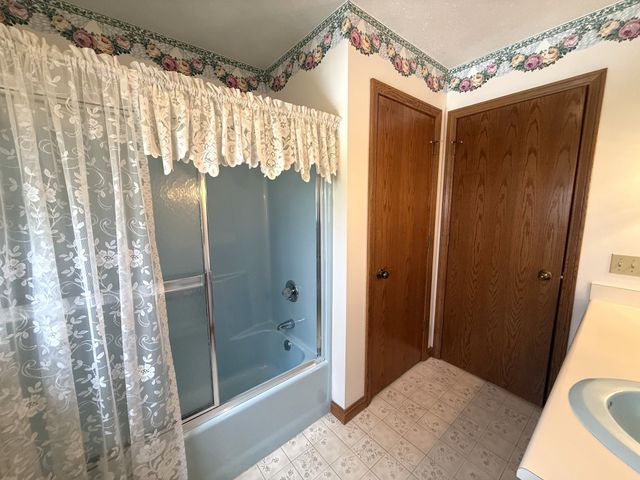 4602 PINEVIEW Court, Erie, PA 16505