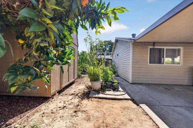 8277 Southfields Cir, Sacramento, CA 95828