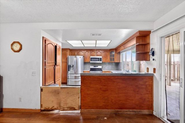 8277 Southfields Cir, Sacramento, CA 95828