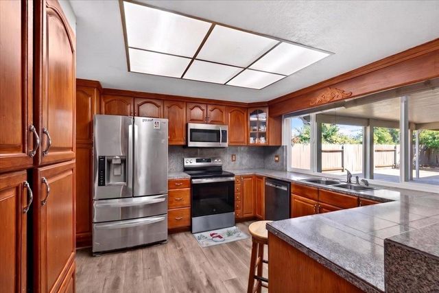 8277 Southfields Cir, Sacramento, CA 95828